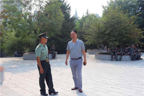 公司领导视察2016级新生军训工作