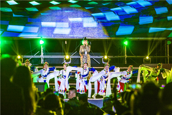 2017050207051264.jpg 公司师生参演茶文化节晚会获好评