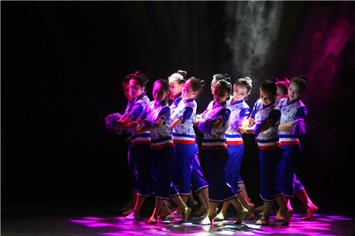 公司举办欢送毕业生晚会暨2012级舞蹈学班毕业生专业汇报演出