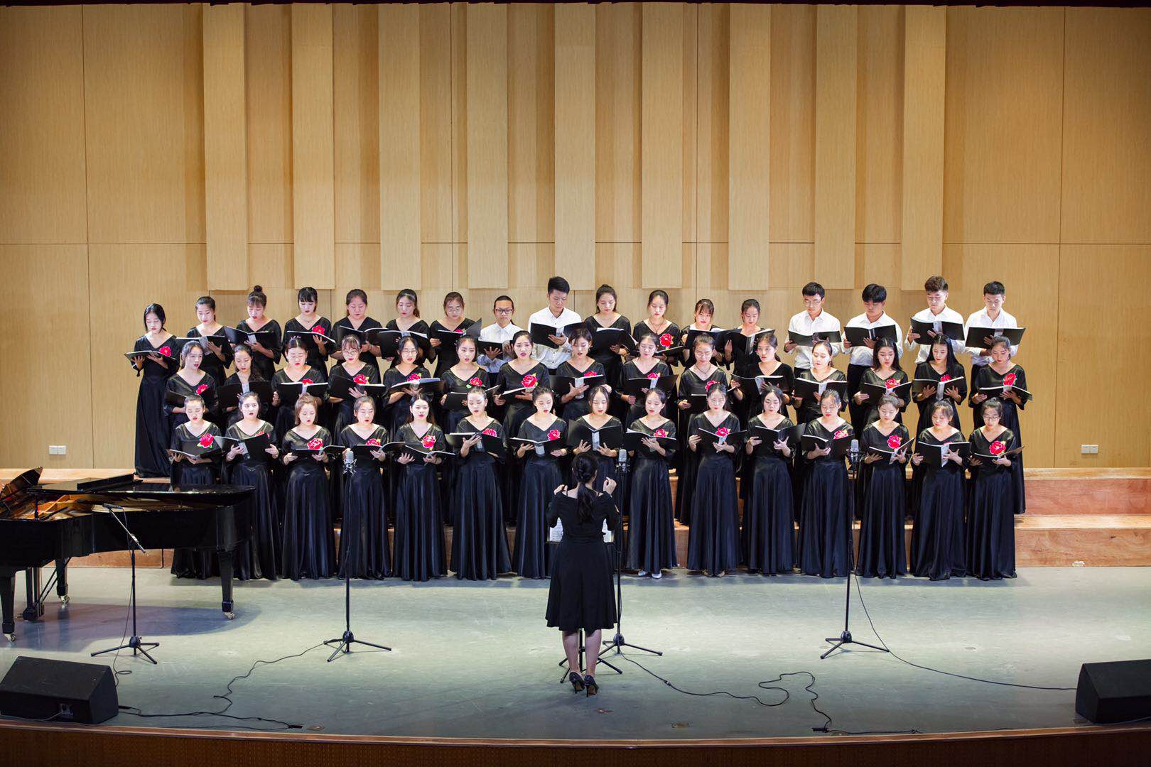 2018070209130911.jpg 2016级视唱练耳教学汇报暨结业考试音乐会成功举办