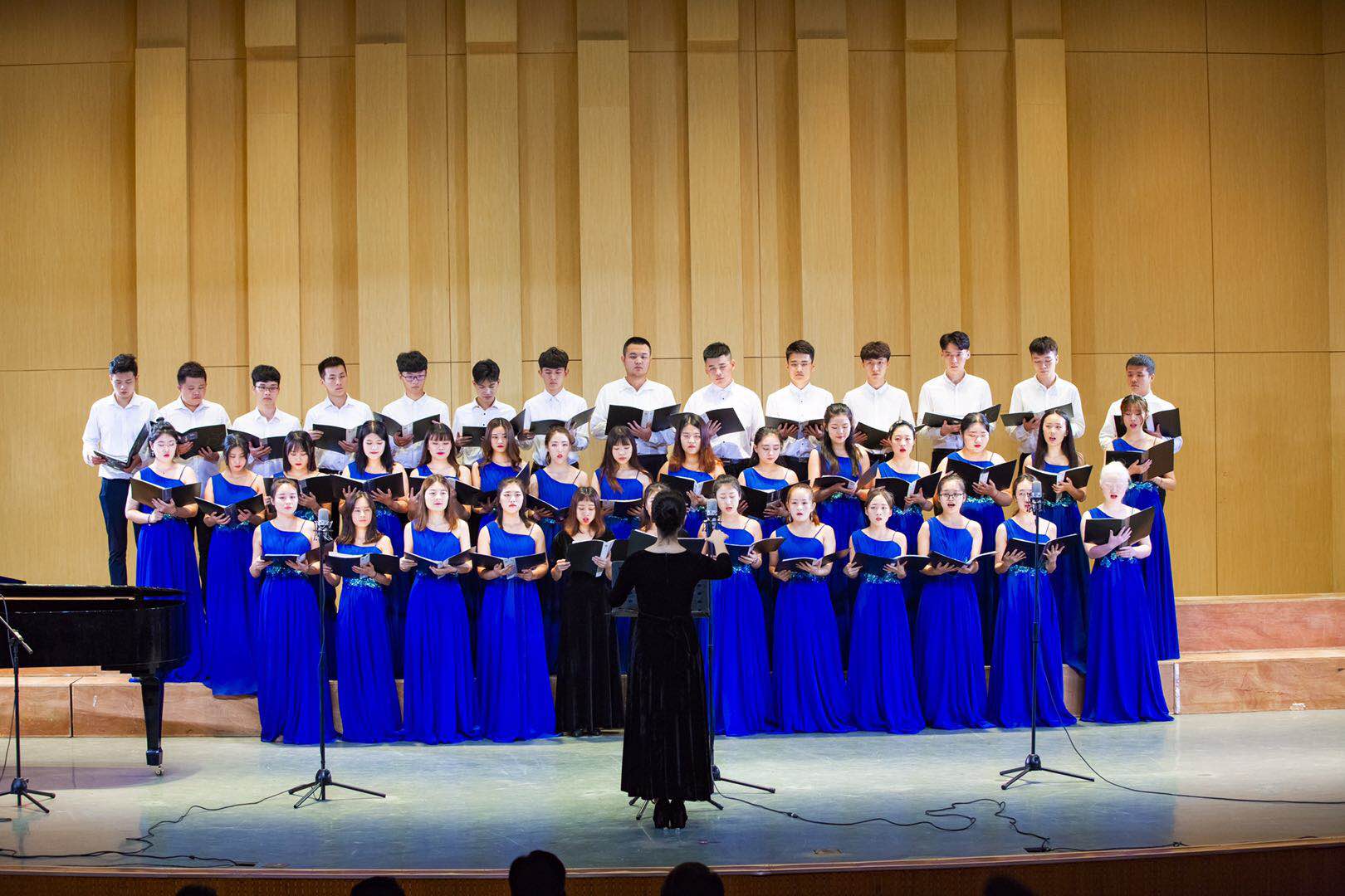 2018070209130929.jpg 2016级视唱练耳教学汇报暨结业考试音乐会成功举办