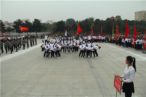 公司在新生广播体操比赛中夺冠