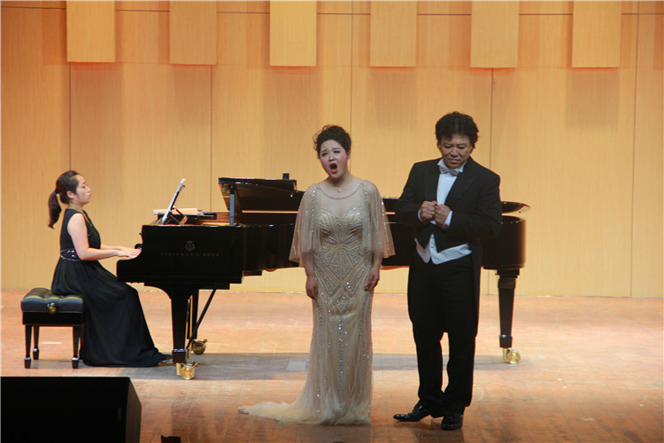 西安华美乐空中外歌剧GALA音乐会走进公司