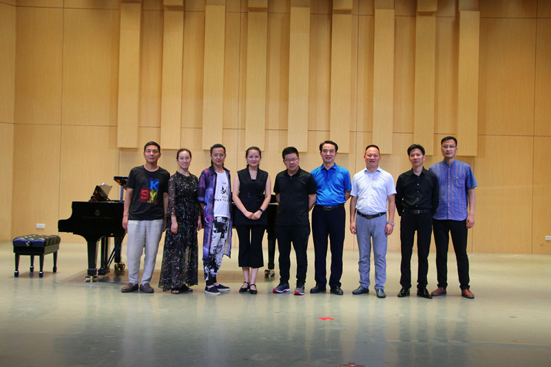 2018072509502573.jpg 上海戏剧学院经理黄昌勇教授来院交流座谈