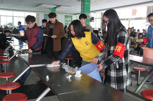 向不文明行为说“不” 公司开展“文明餐厅”志愿服务活动