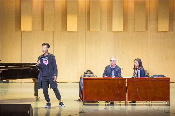 荷兰男中音歌唱家哈利·特文教授来公司讲学